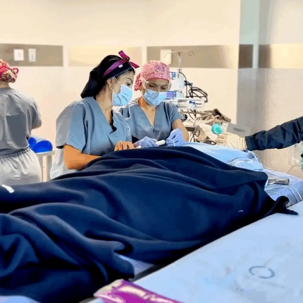 Equipo médico BELA Internacional